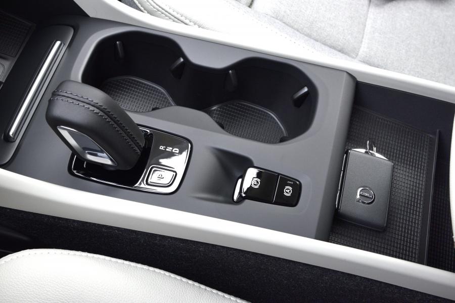 Детали интерьера Volvo XC40 T5 Plug-in Hybrid 2019 года  (WW) (фото 7 из 24)